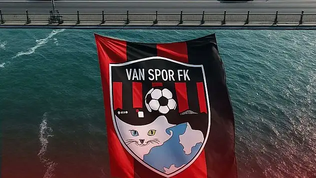 Vanspor bayrağı boğazda dalgalanmaya başladı
