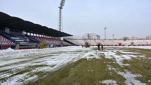 Vanspor maçı öncesi stadyum zemini kamyonlarla ezildi: Büyük tepki