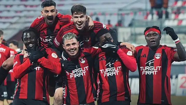 Zorlu zeminde Vanspor fırtınası: Iğdır FK'yı 3 golle geçti