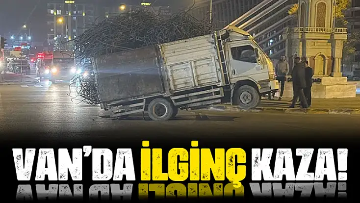 Van'da ilginç kaza! Yük ağırlığı kamyoneti kaldırdı
