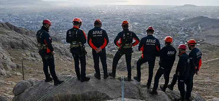 AFAD ekipleri Van'da zorlu eğitimlerle göreve hazırlanıyor