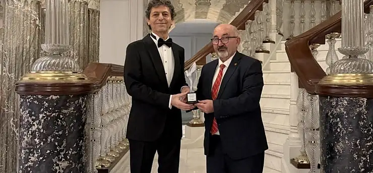 Barış psikolojisi kitabının yazarı Akif Manaf'a yeni bir ödül