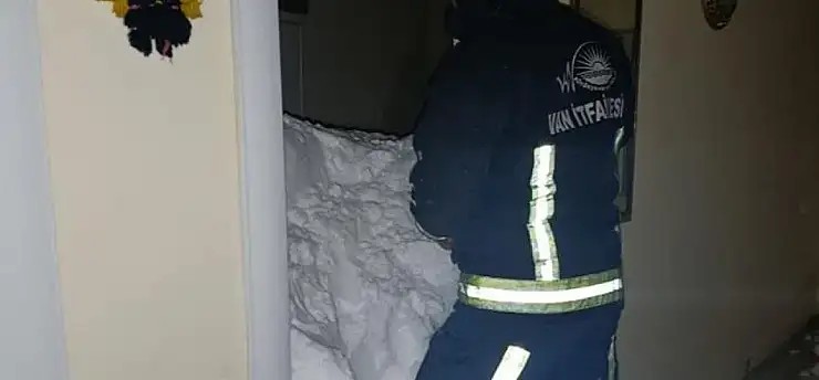 Van'da çığ düştü: 1 kişi kayıp, 22 ev boşaltıldı