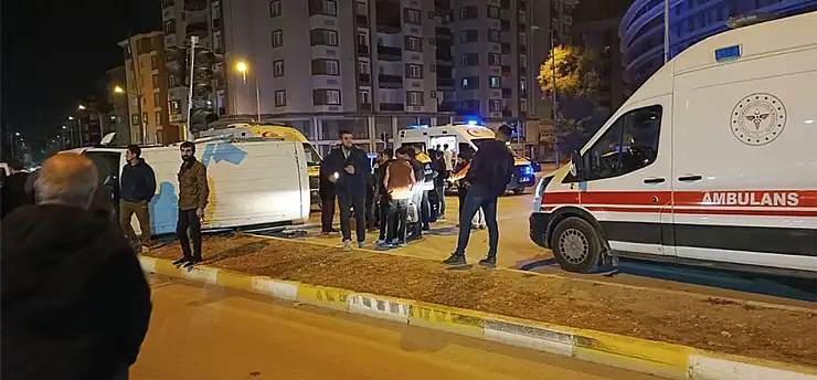 Van'da trafik kazası: 2 araç çarpıştı