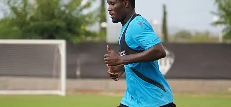 Vanspor'dan transferde durmak bilmiyor! Kenneth Obinna Ma imzayı attı