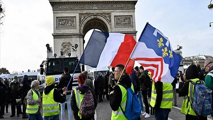 Fransa'da sarı yeleklilerin gösterileri 4'üncü ayını doldurdu