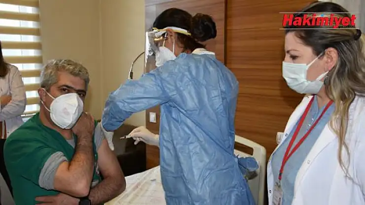 Van'da ilk koronavirüs aşıları uygulanmaya başladı