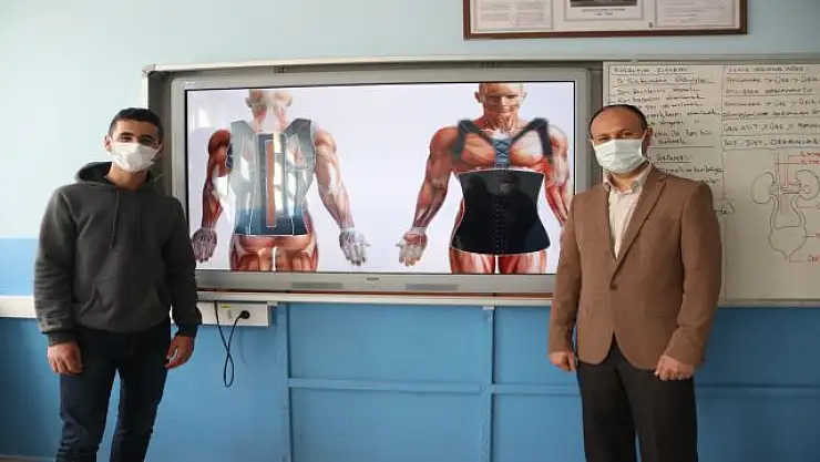 Babasının bel ağrıları üzerine tasarladığı aparatla ödül kazandı