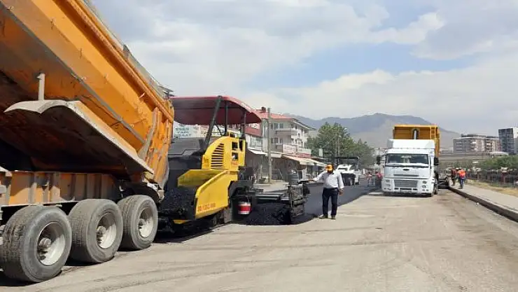 Van'daki Hıdırellez Caddesi'nde asfalt çalışmaları sürüyor