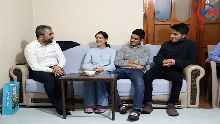 Edremit Belediyesinden üniversiteli öğrencilere ulaşım desteği