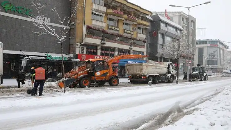 Büyükşehir Belediyesi Karla Mücadele Çalışmaları Devam Ediyor