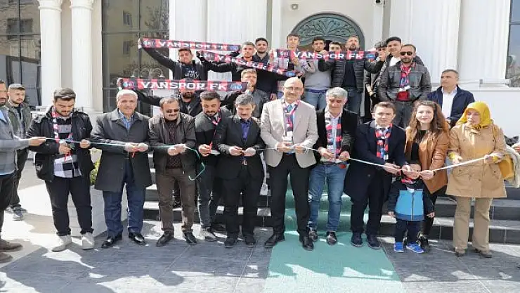 2 NİSAN VAN'IN DÜŞMAN İŞGALİNDEN KURTULUŞ GÜNÜ DOLAYISIYLA FOTOĞRAF SERGİSİ AÇILDI