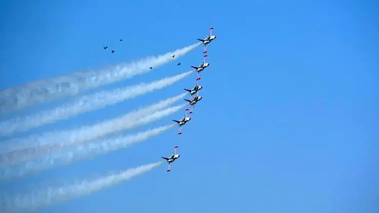 Türk Yıldızları, Van'da nefes kesti