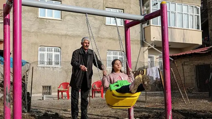 Down sendromlu Ayşe'nin salıncak hayali gerçek oldu