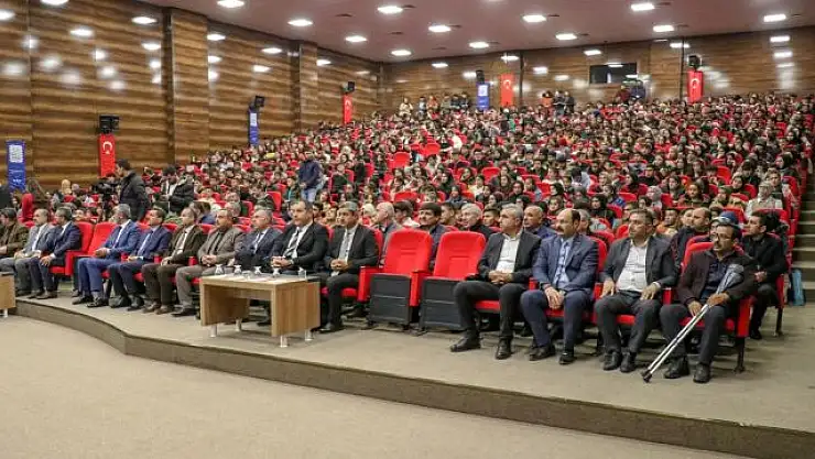Edremit Belediyesi'nden 2 bin öğrenciye 11 bin yardımcı kaynak kitabı dağıtıldı