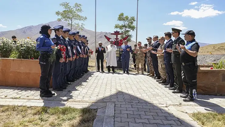 Uçak kazasında şehit olan 7 emniyet mensubu dualarla anıldı