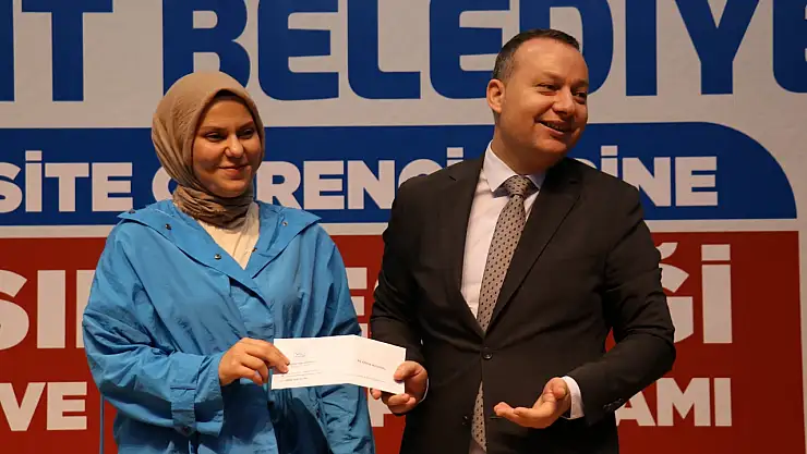 Edremit'te öğrencilere ulaşım kartı desteği!