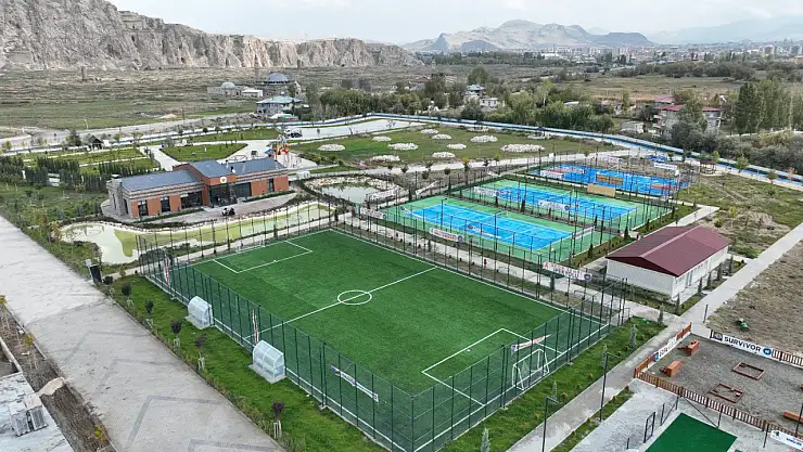 İpekyolu'nda 90 dönümlük Hüsrev Paşa Parkı hizmete açıldı