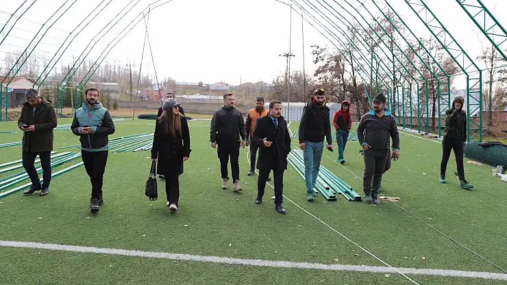 Muradiye Belediyesi'nden okullara futbol sahası