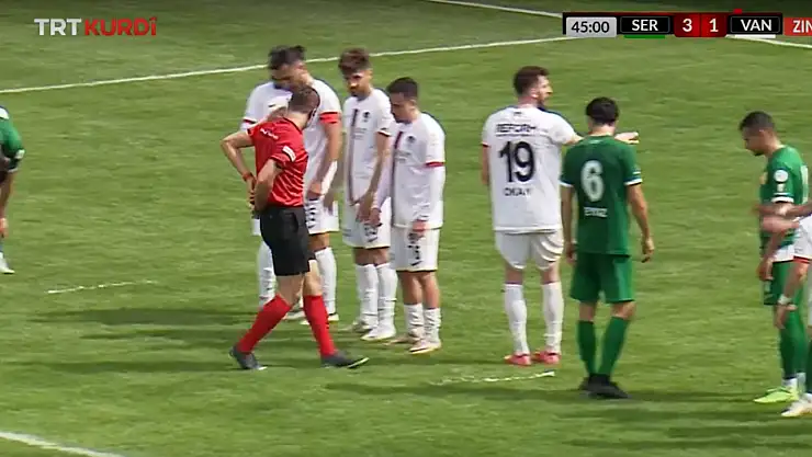 GÜNCELLENDİ: Serikspor - Vanspor ilk yarıda 8 gol ve kırmızı kart var