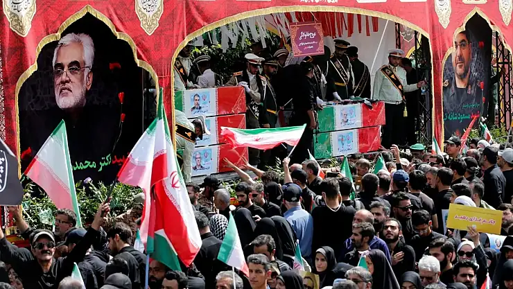 Tahran'da toplu cenaze töreni düzenlendi