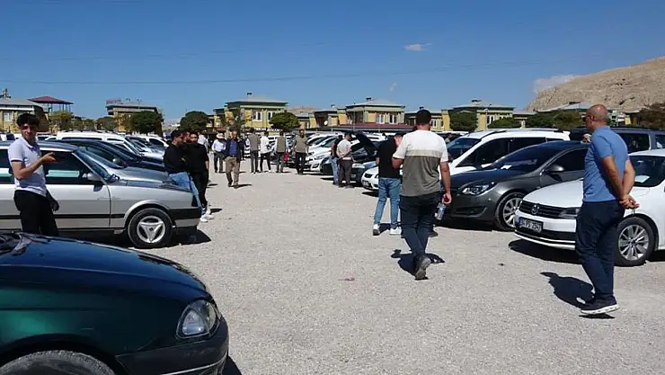 Van açık oto pazarı hareketlendi