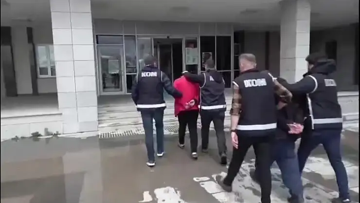 Van'da 13 adrese eş zamanlı operasyon