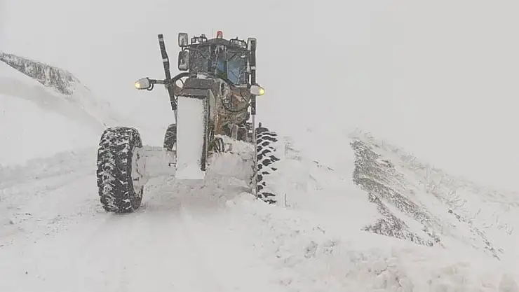 Van'da 40 yol ulaşıma kapandı