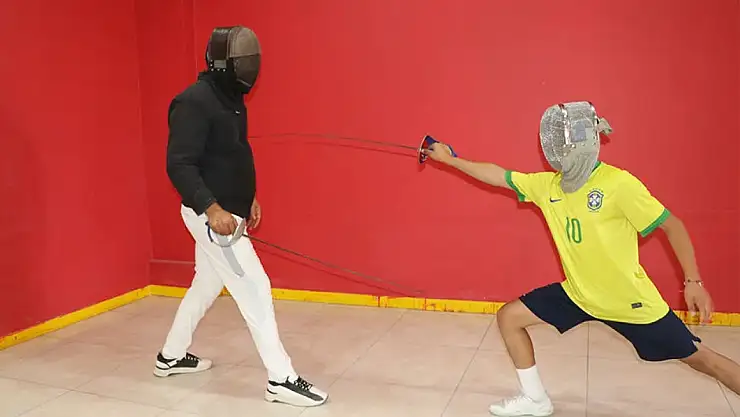Van'da ağaç dalları ile başladığı eskrimde Türkiye şampiyonu oldu
