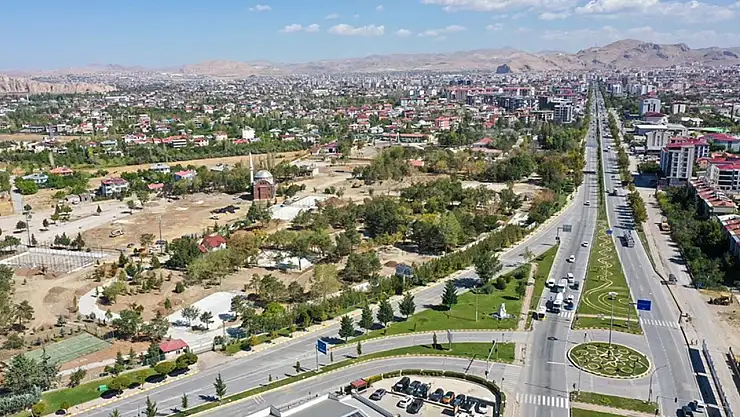 Van'da çalışma yapılan yol çift yönlü trafiğe kapatılacak