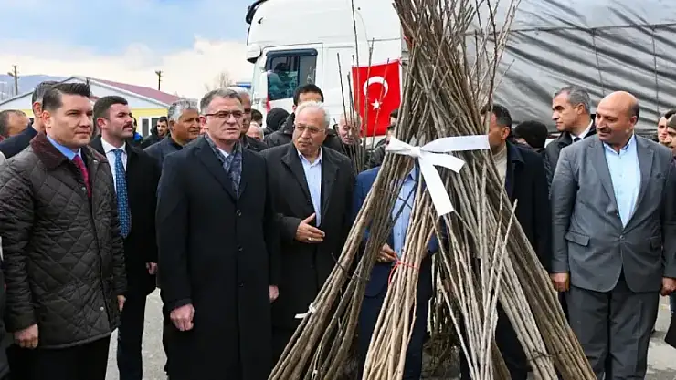 Van'da çiftçilere ücretsiz 640 meyve fidanı dağıtıldı