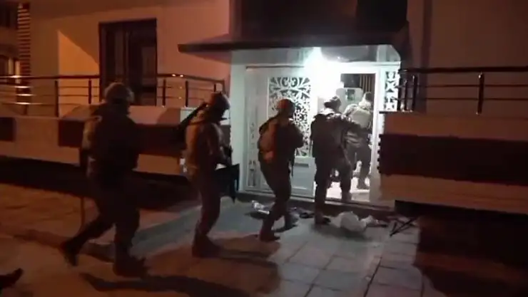 Van'da dev operasyon: Çok sayıda silah ele geçirildi