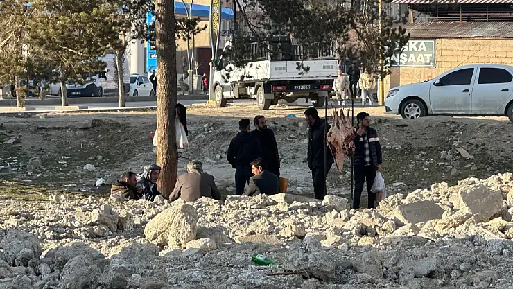 Van'da halk sağlığını yok sayan skandal görüntüler!