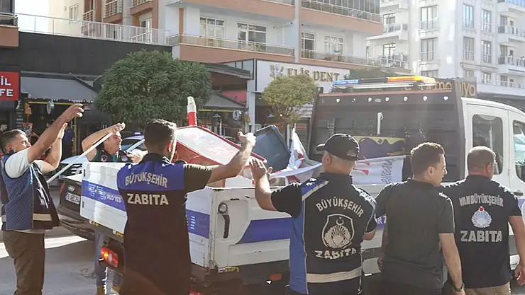 Van'da kaldırımlara bırakılan ürünler toplatıldı