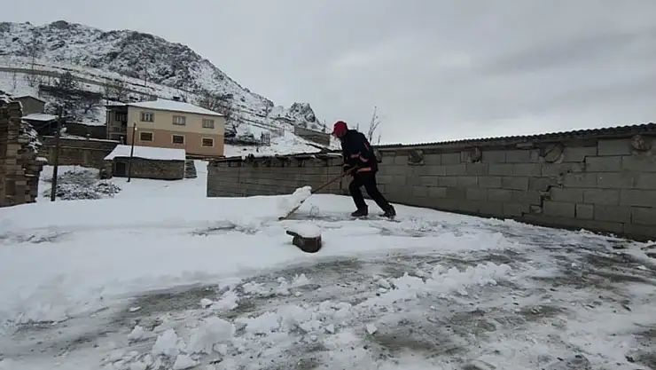 Van'da kış yeniden yüzünü gösterdi