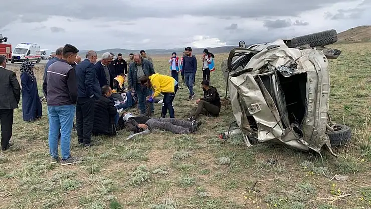 Van'da kontrolden çıkan otomobil takla attı