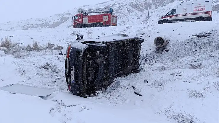 Van'da minibüs şarampole yuvarlandı: 4 yaralı