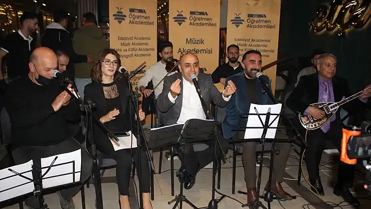 Van'da 'Öğretmen Akademileri Projesi' kapsamında iftar verildi