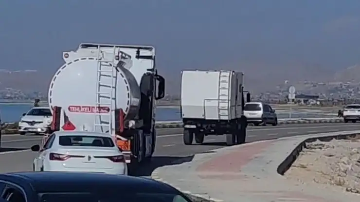 Van'da sahil yolu çökme tehlikesiyle karşı karşıya