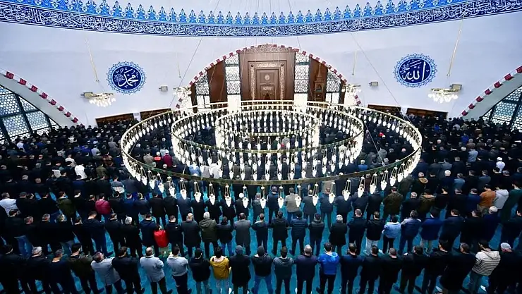 Van'daki Tıbbiye Camii ibadete açıldı