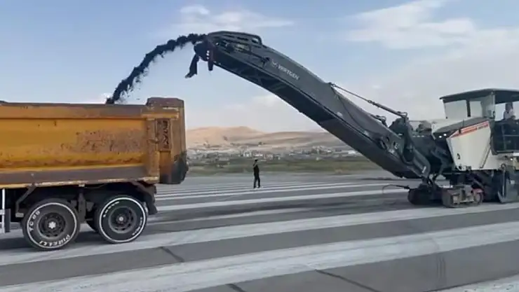 Van Ferit Melen Havalimanında pist sökme çalışmaları başladı