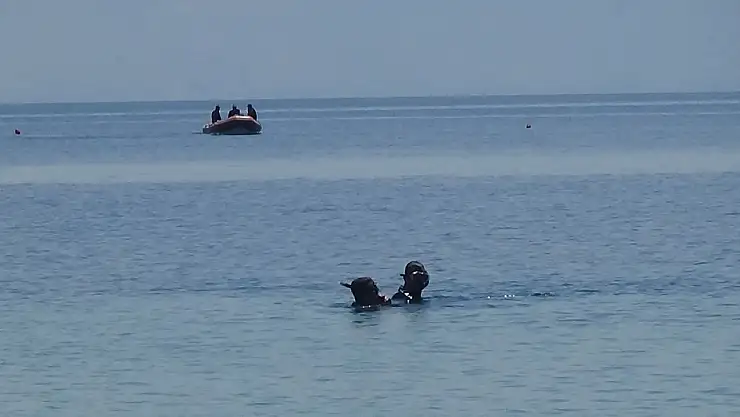 Van Gölü'nde kaybolan genç özel cihazlar ile aranıyor!