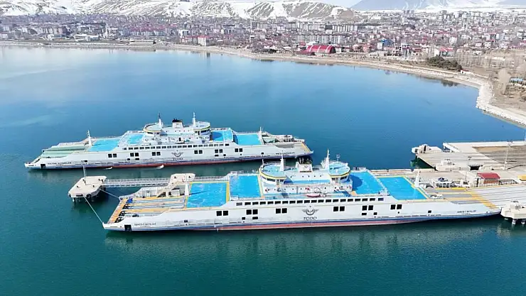 Van Gölü'ndeki feribotlar orta asyaya yük taşıyor