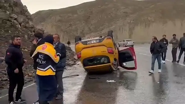 Van-Hakkari karayolunda kaza: Yaralılar var