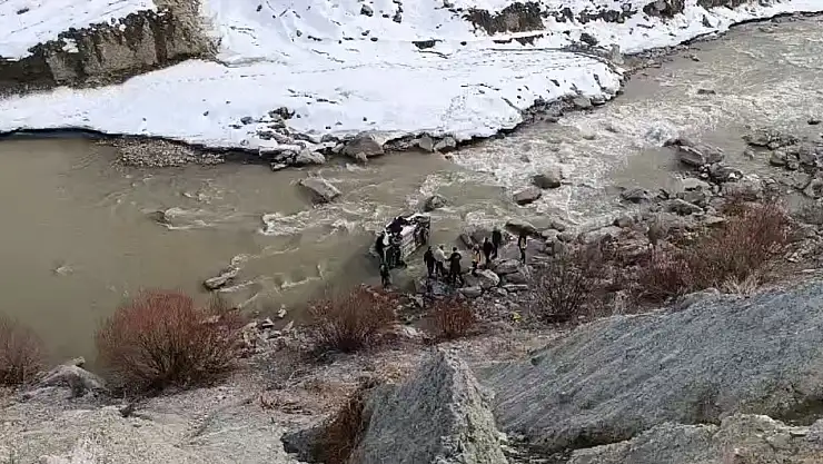 Van-Hakkari karayolundaki kazadan acı haber geldi!