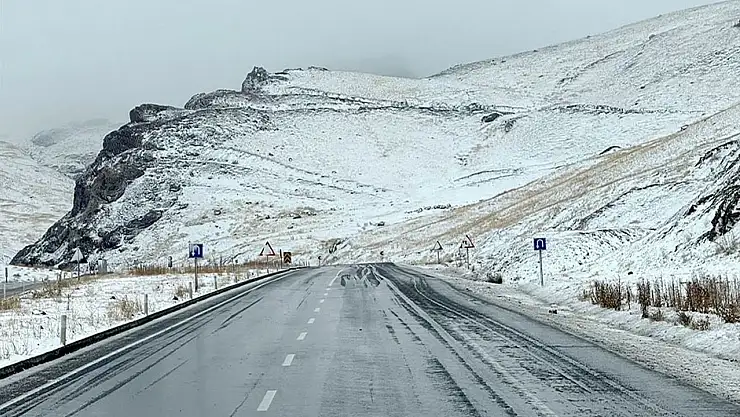 Van'ın ilçelerindeki yüksek kesimlere kar yağdı