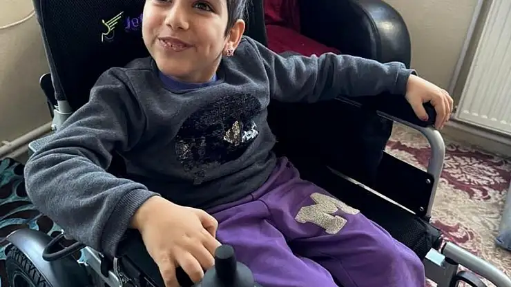 Vanlı Amcan bir engelli çocuğu daha sevindirdi