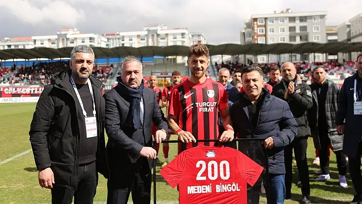 Vanspor kaptanına onur plaketi