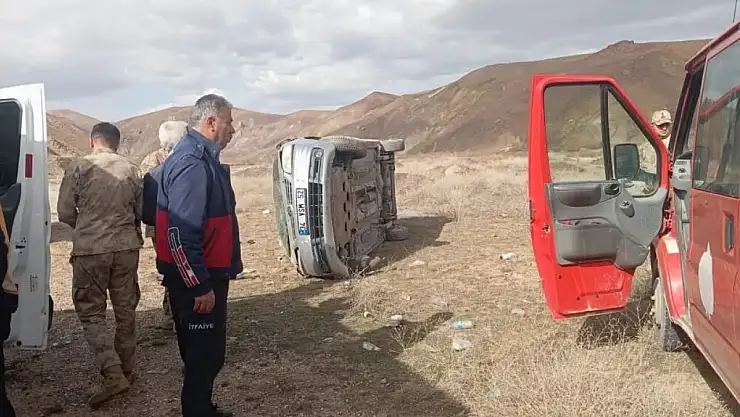 Yüksekova-Van karayolunda araç takla attı