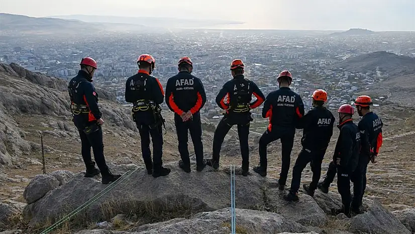 AFAD ekipleri Van'da zorlu eğitimlerle göreve hazırlanıyor